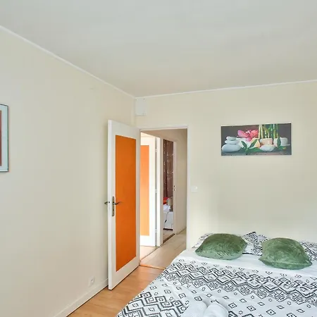 Chic And Spacious Apart Amaizing Terrace